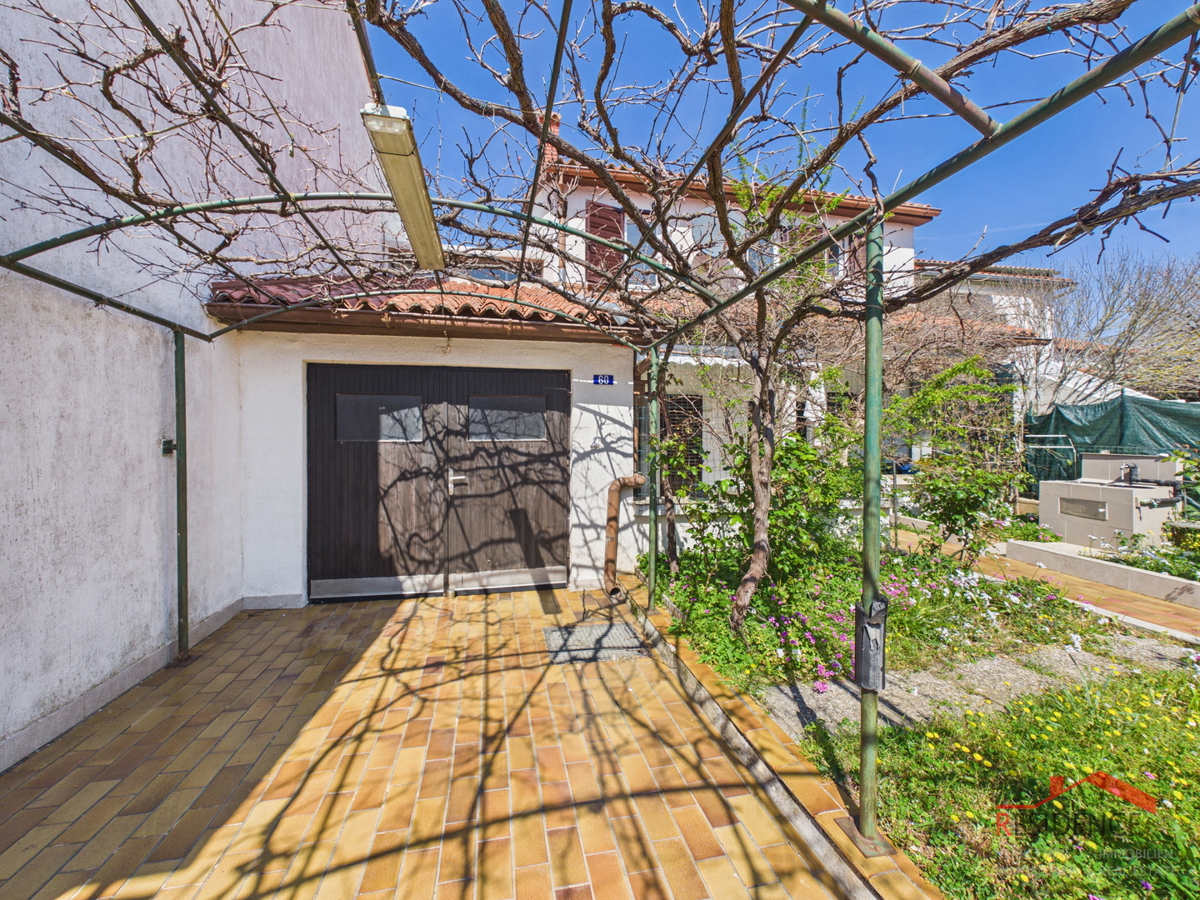 VENDITA ESCLUSIVA DI UNA CASA A BANJOLE, VISTA MARE