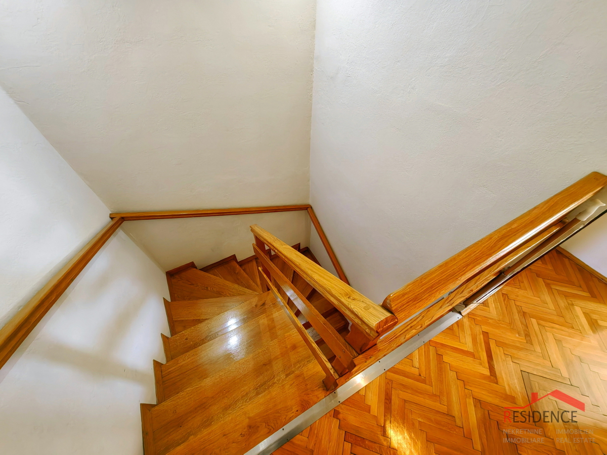 VENDITA ESCLUSIVA DI UNA CASA A BANJOLE, VISTA MARE