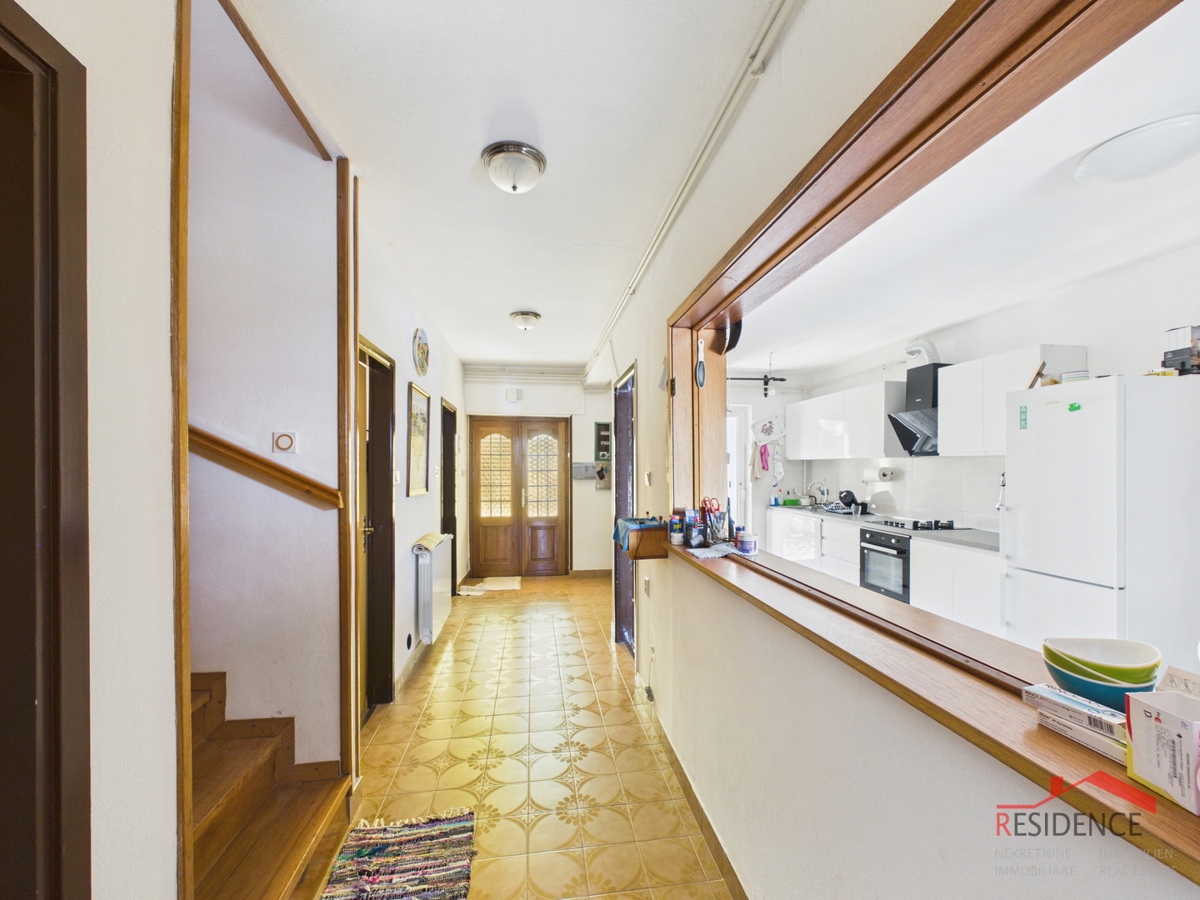 VENDITA ESCLUSIVA DI UNA CASA A BANJOLE, VISTA MARE