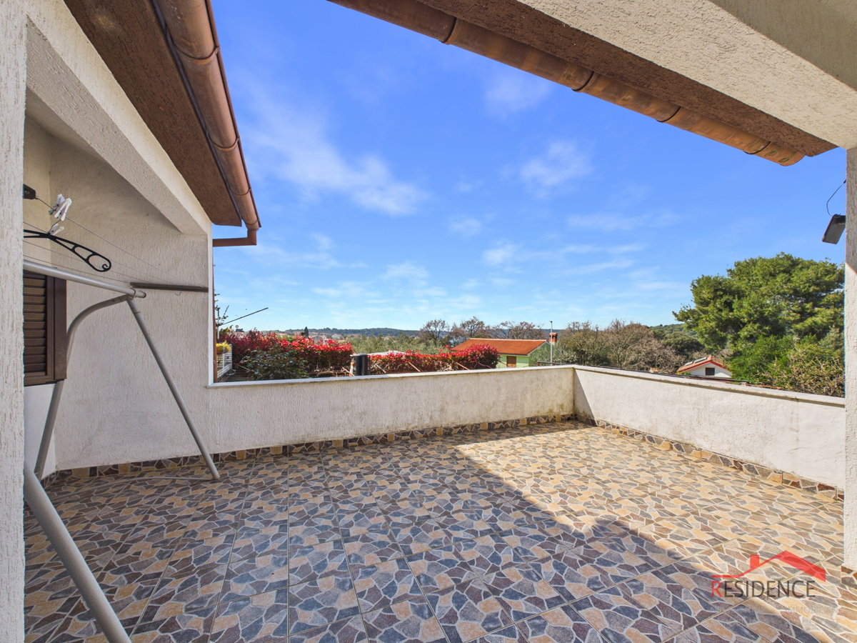 VENDITA ESCLUSIVA DI UNA CASA A BANJOLE, VISTA MARE