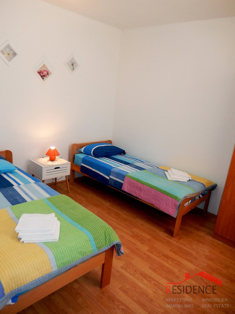 Bella casa vacanze con piscina a Ližnjan