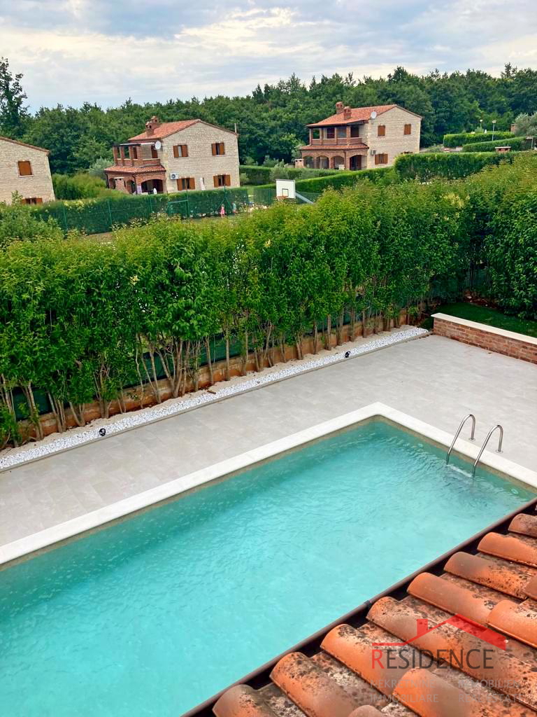 Villa con piscina a Paradiž