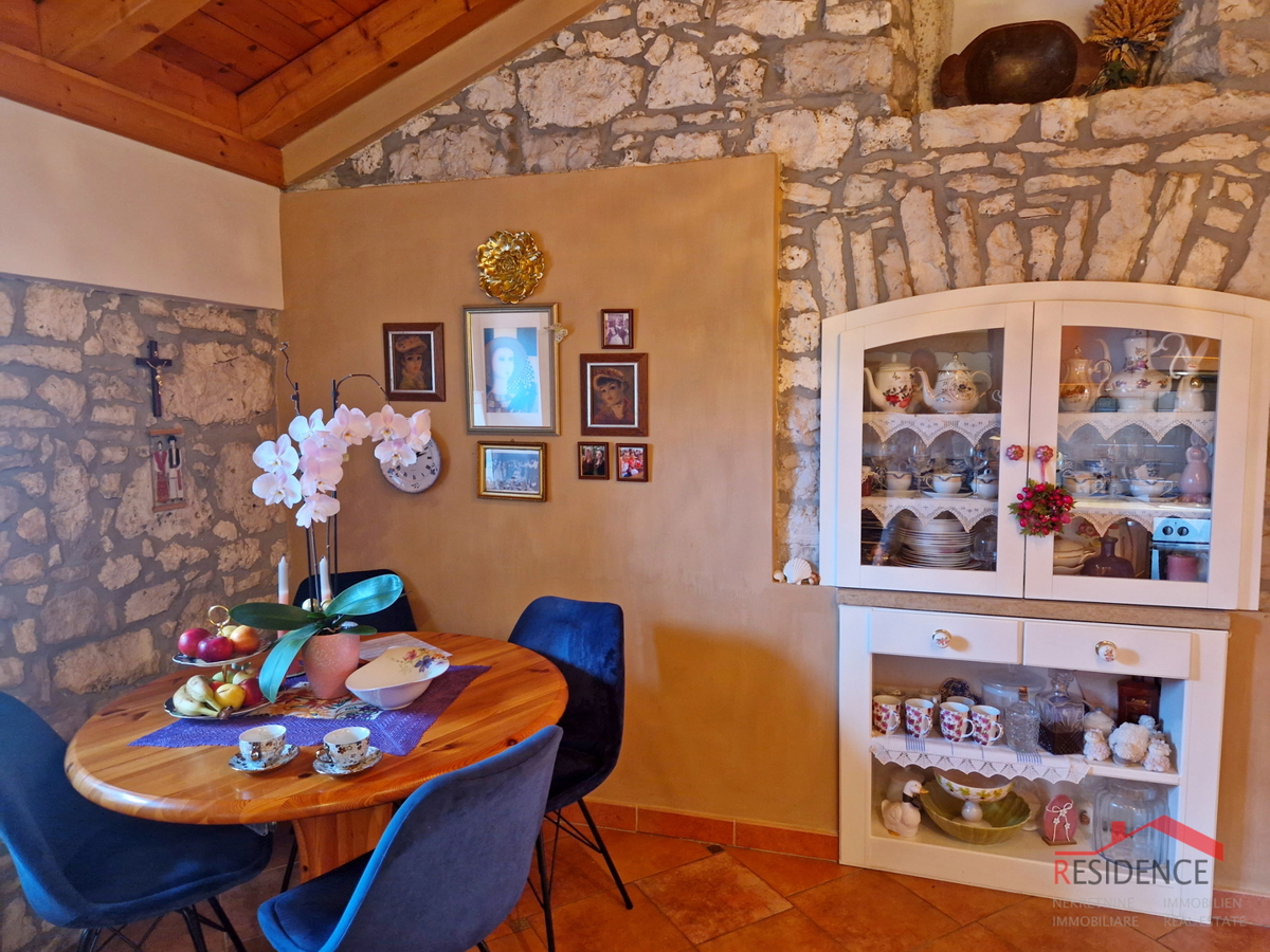 Banjole, casa con ristorante, vista mare