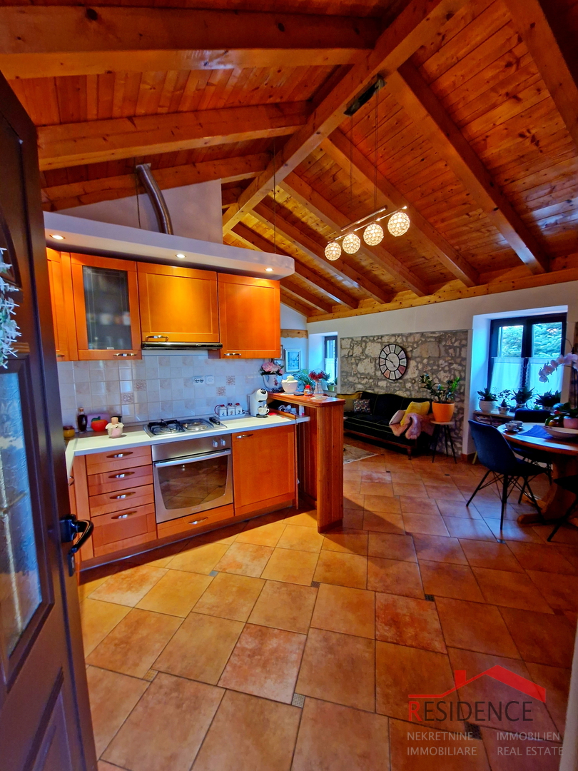 Banjole, casa con ristorante, vista mare