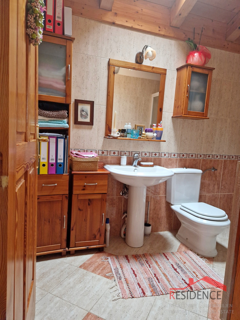 Banjole, casa con ristorante, vista mare