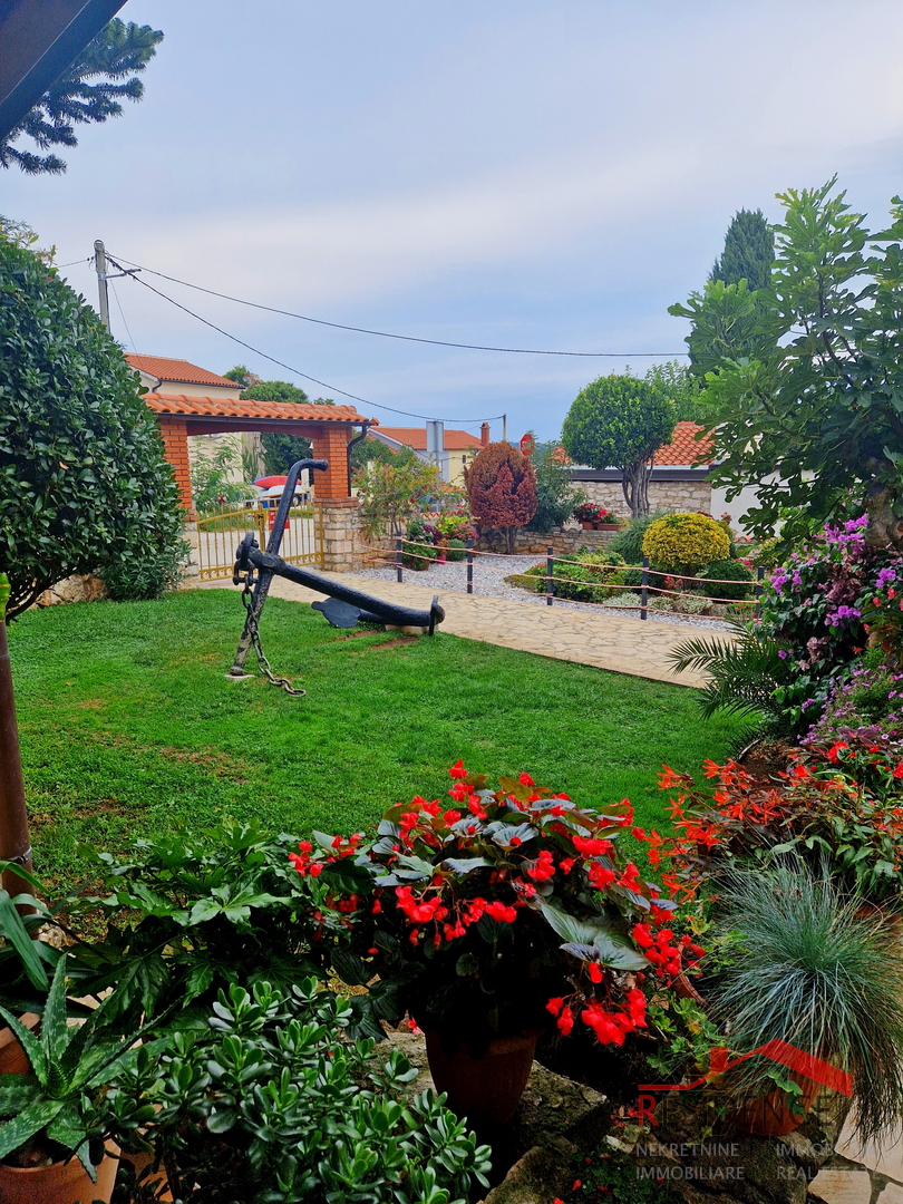 Banjole, casa con ristorante, vista mare