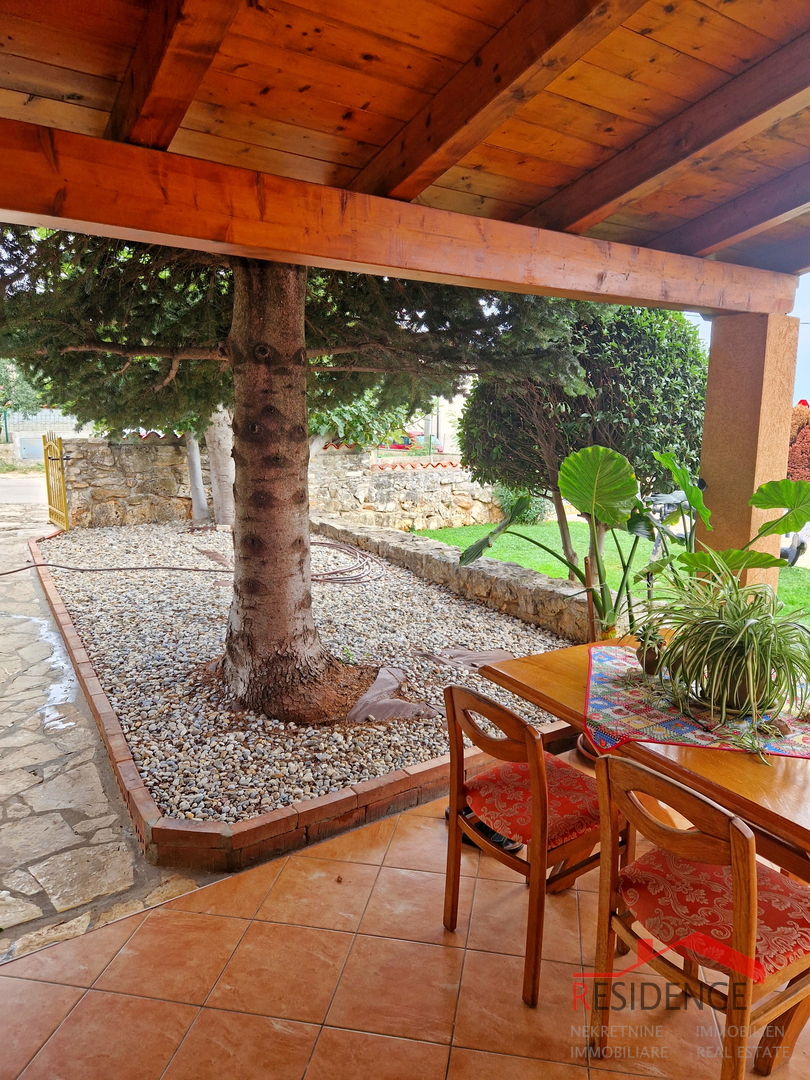 Banjole, casa con ristorante, vista mare