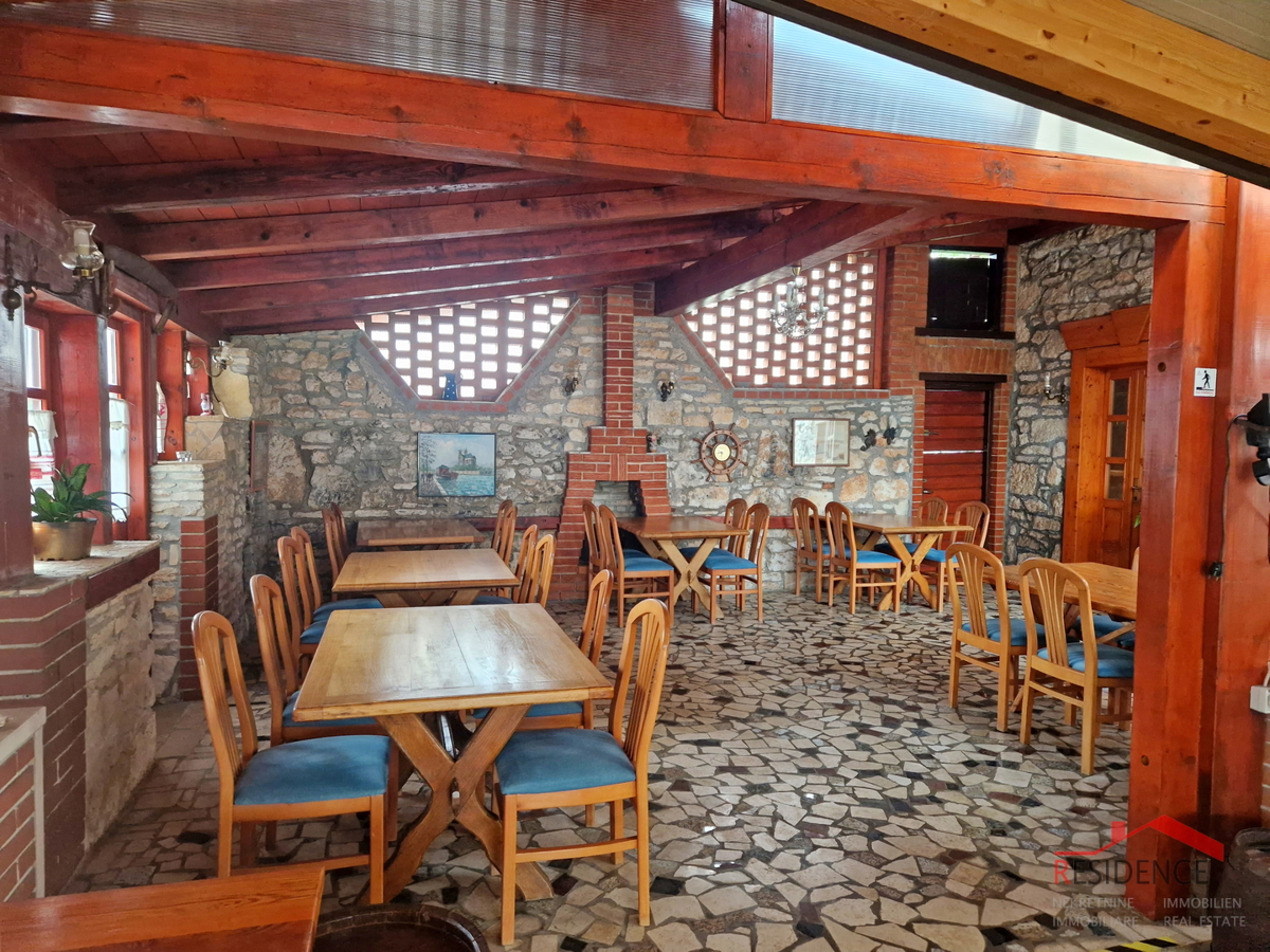 Banjole, casa con ristorante, vista mare
