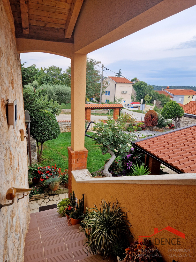 Banjole, casa con ristorante, vista mare