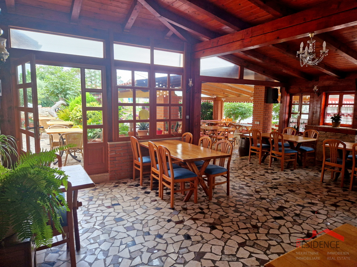 Banjole, casa con ristorante, vista mare