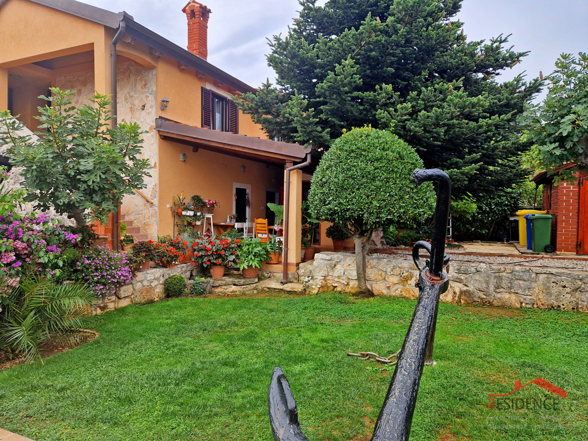 Banjole, casa con ristorante, vista mare