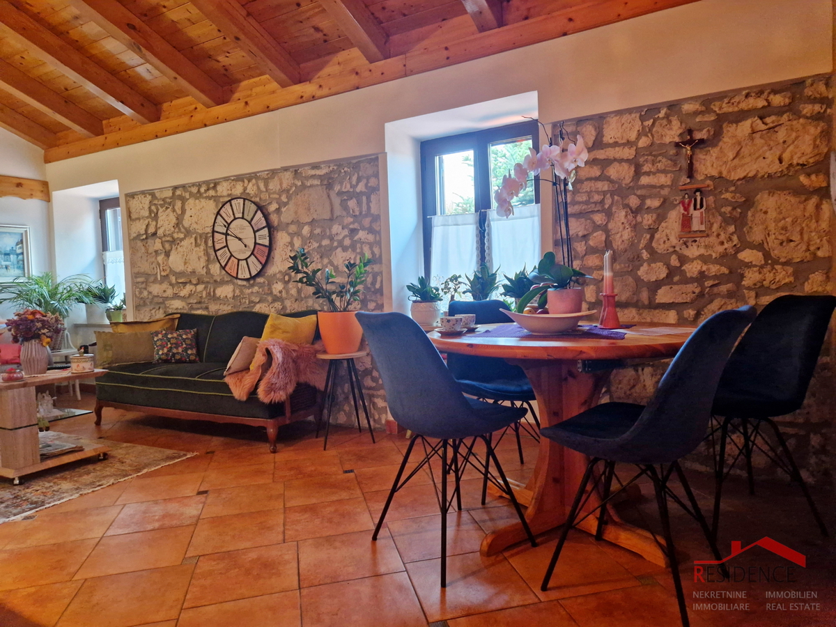 Banjole, casa con ristorante, vista mare