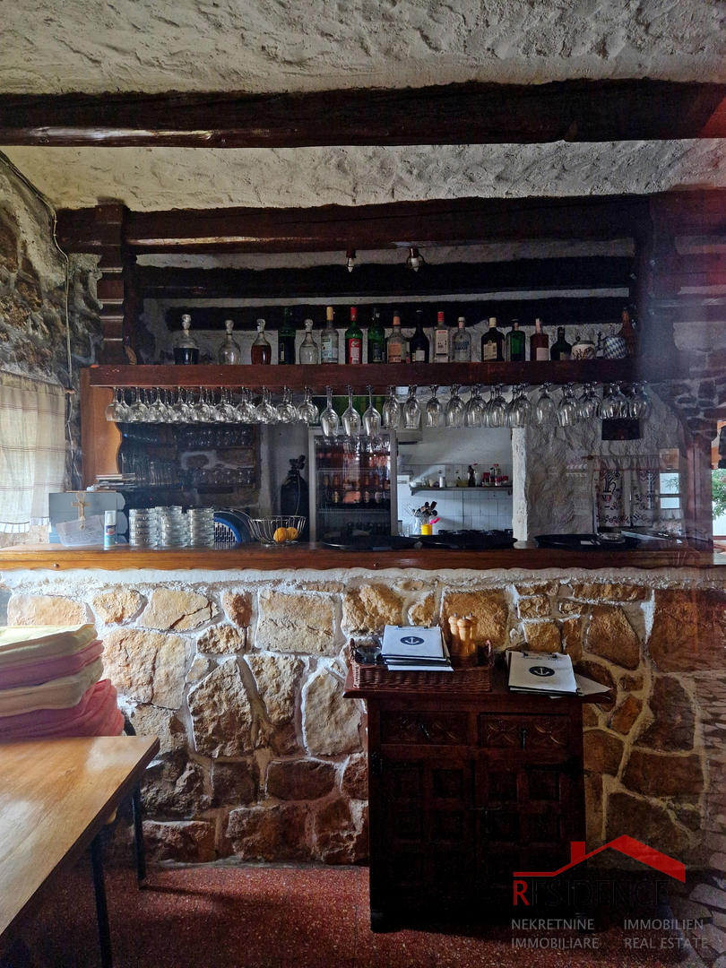 Banjole, casa con ristorante, vista mare