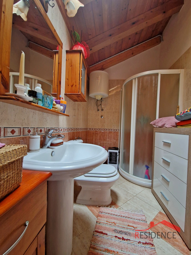 Banjole, casa con ristorante, vista mare