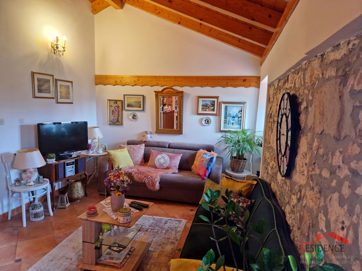 Banjole, casa con ristorante, vista mare