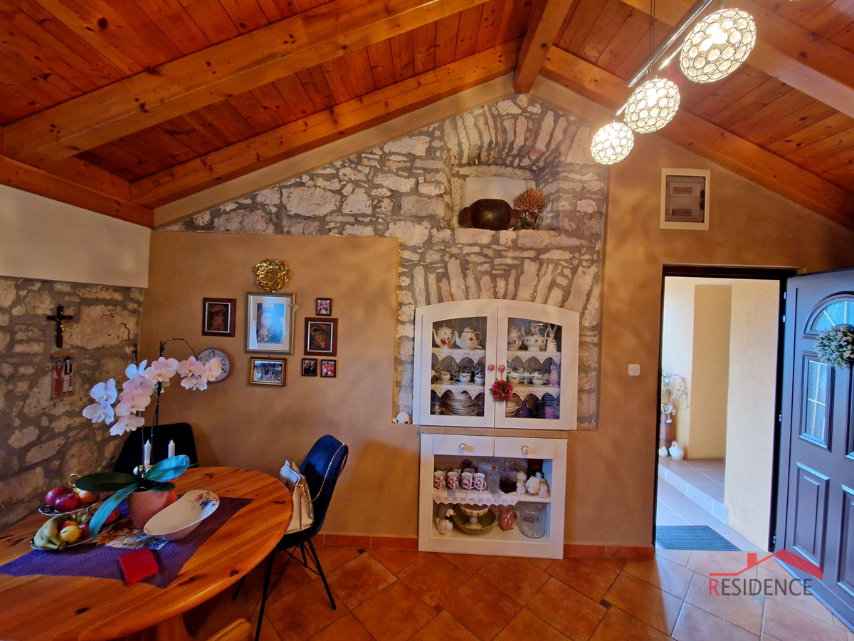 Banjole, casa con ristorante, vista mare