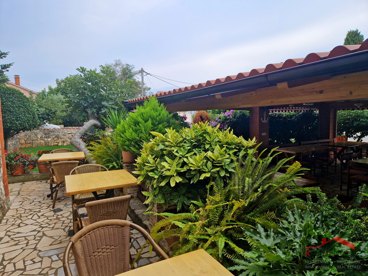 Banjole, casa con ristorante, vista mare