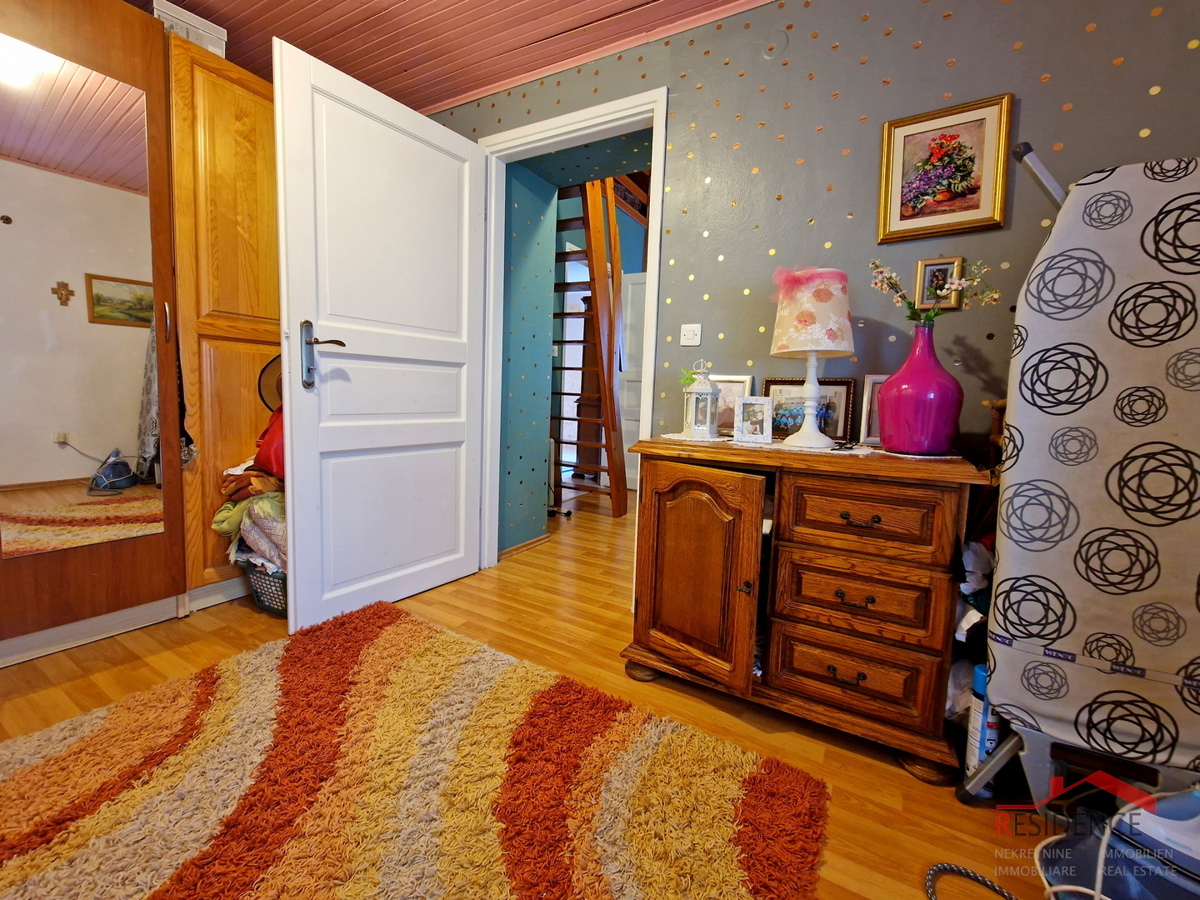 Banjole, casa con ristorante, vista mare