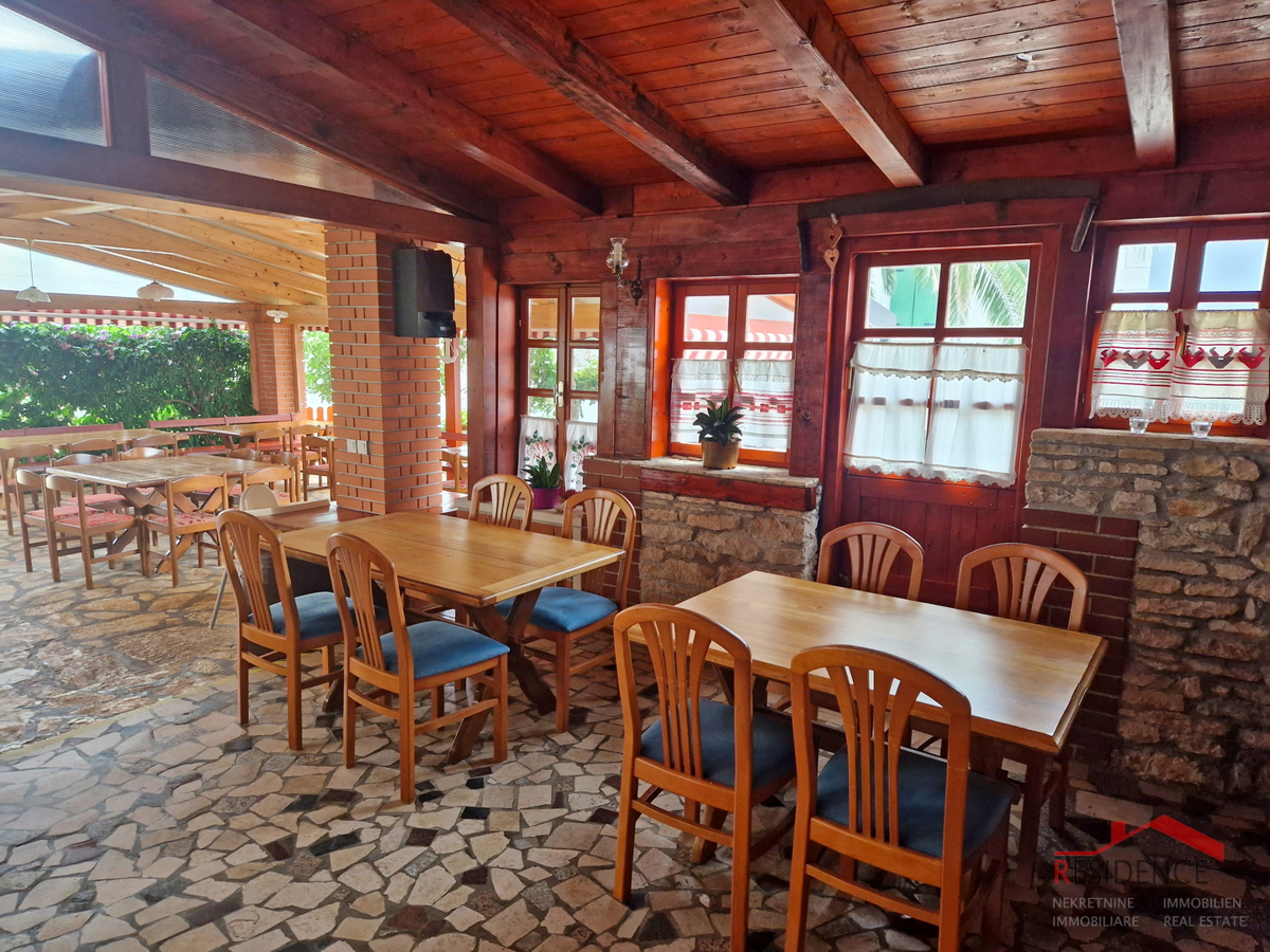 Banjole, casa con ristorante, vista mare