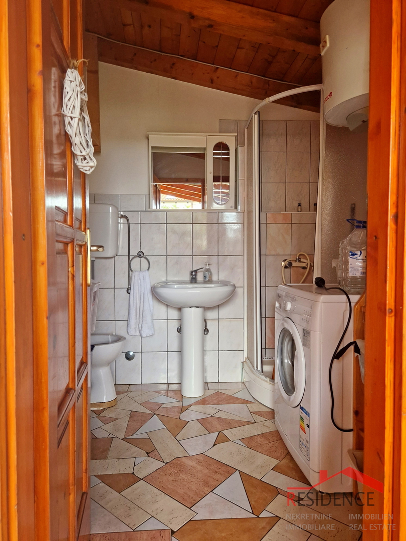 Banjole, casa con ristorante, vista mare