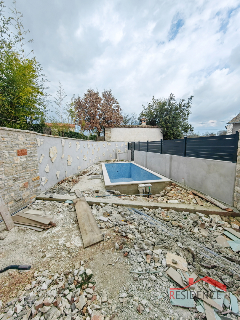 Juršići, casa in pietra con piscina