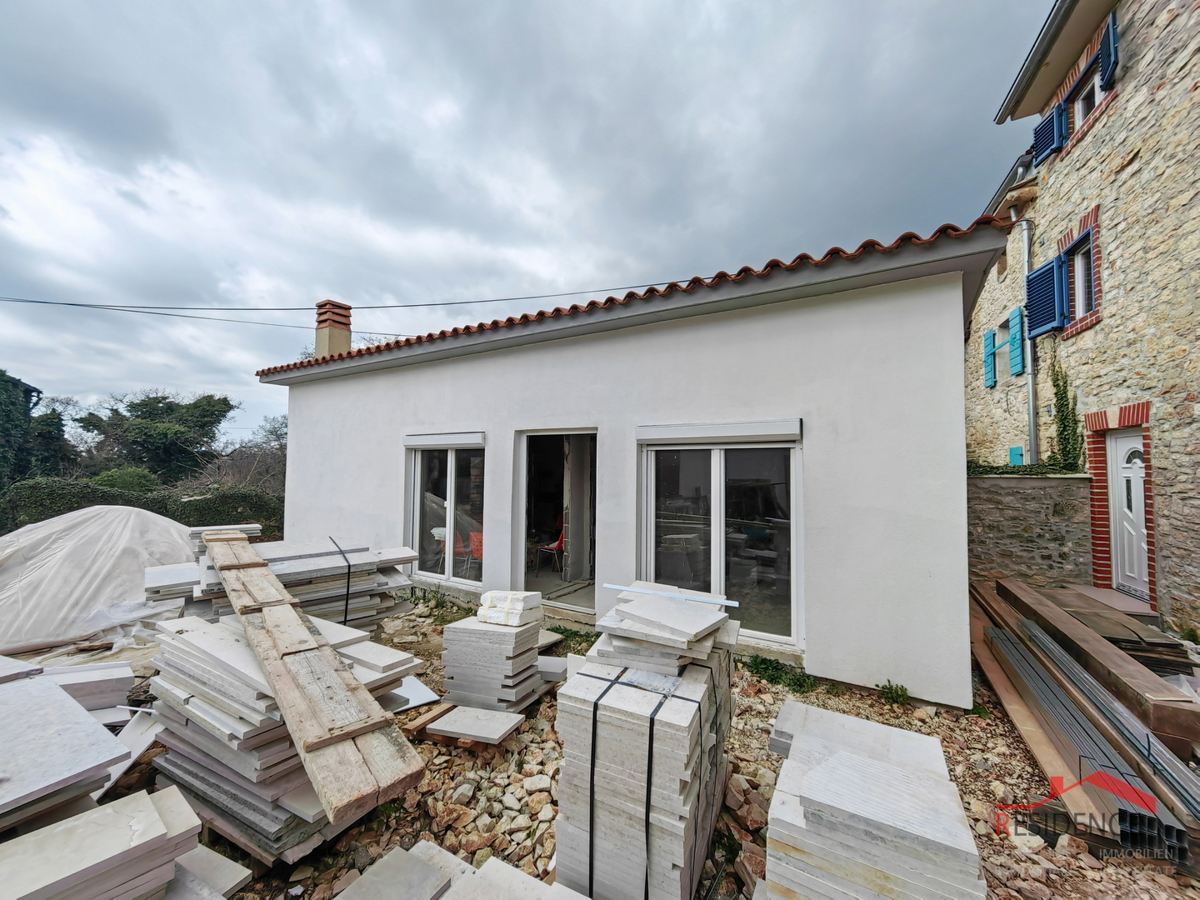 Juršići, casa in pietra con piscina