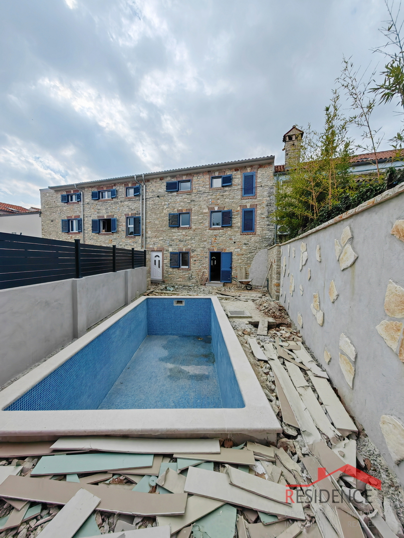 Juršići, casa in pietra con piscina