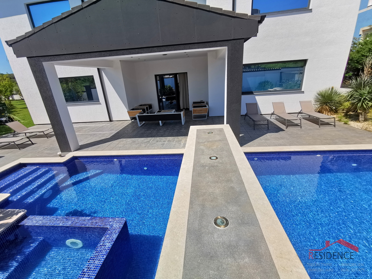 Banjole, villa di lusso con piscina, vicino al mare e al porto turistico