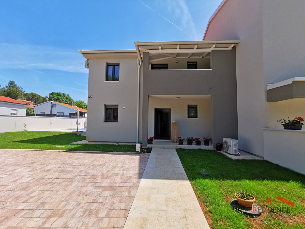 Pomer, nuova villa con piscina vicino al mare e ad Aci Marina Pomer