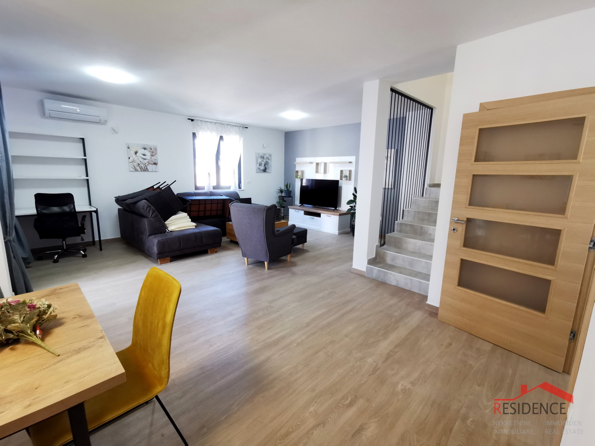 Pomer, nuova villa con piscina vicino al mare e ad Aci Marina Pomer