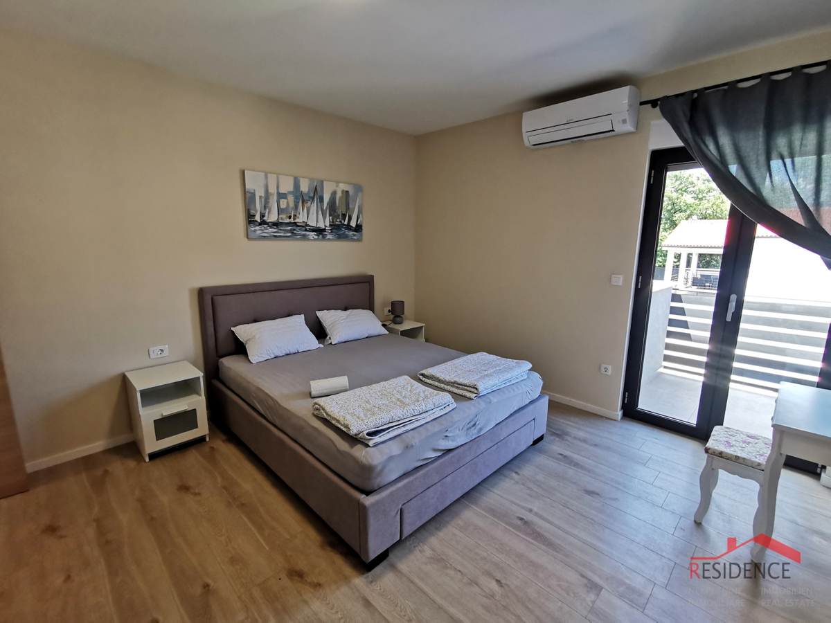 Pomer, nuova villa con piscina vicino al mare e ad Aci Marina Pomer