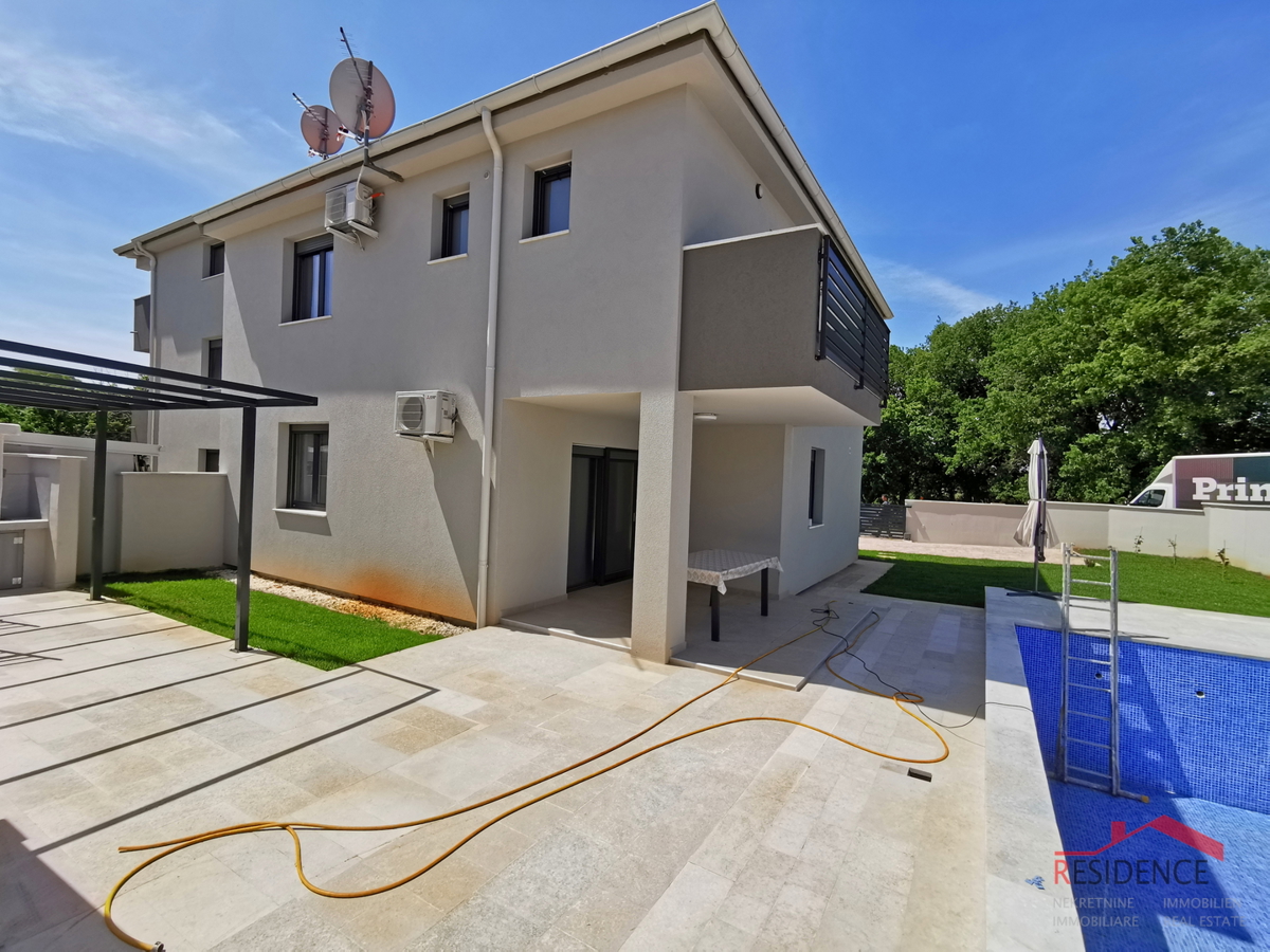 Pomer, nuova villa con piscina vicino al mare e ad Aci Marina Pomer