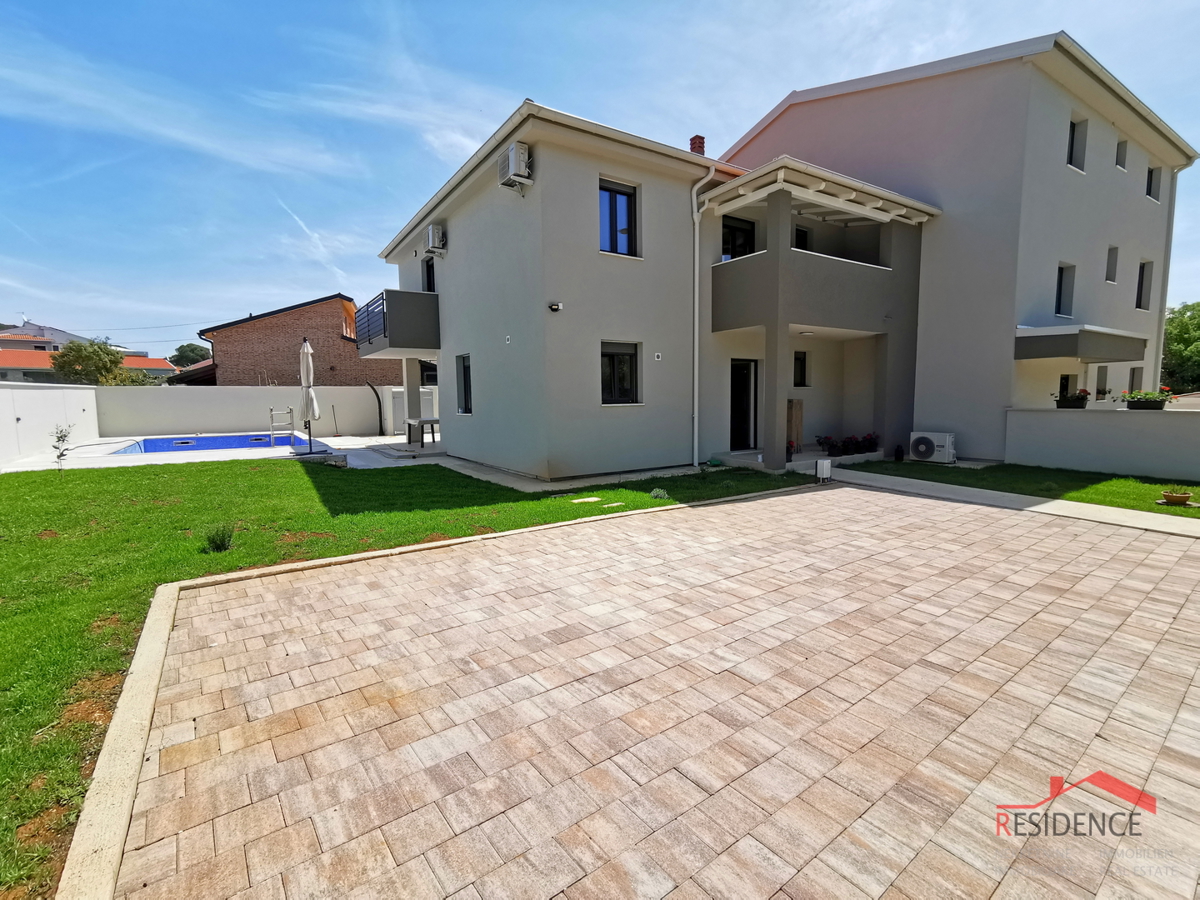 Pomer, nuova villa con piscina vicino al mare e ad Aci Marina Pomer