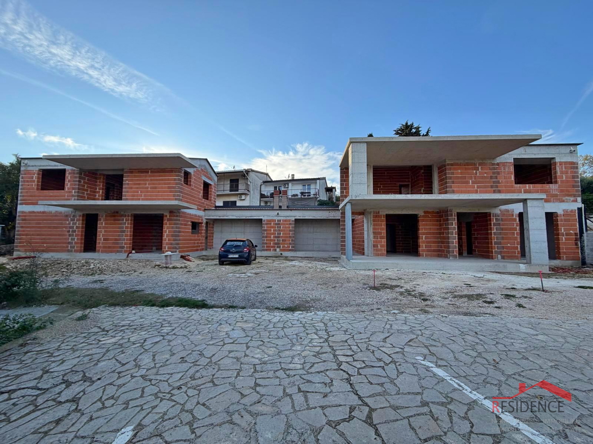 Premantura, 2 case indipendenti nel Roh Bau, vista mare