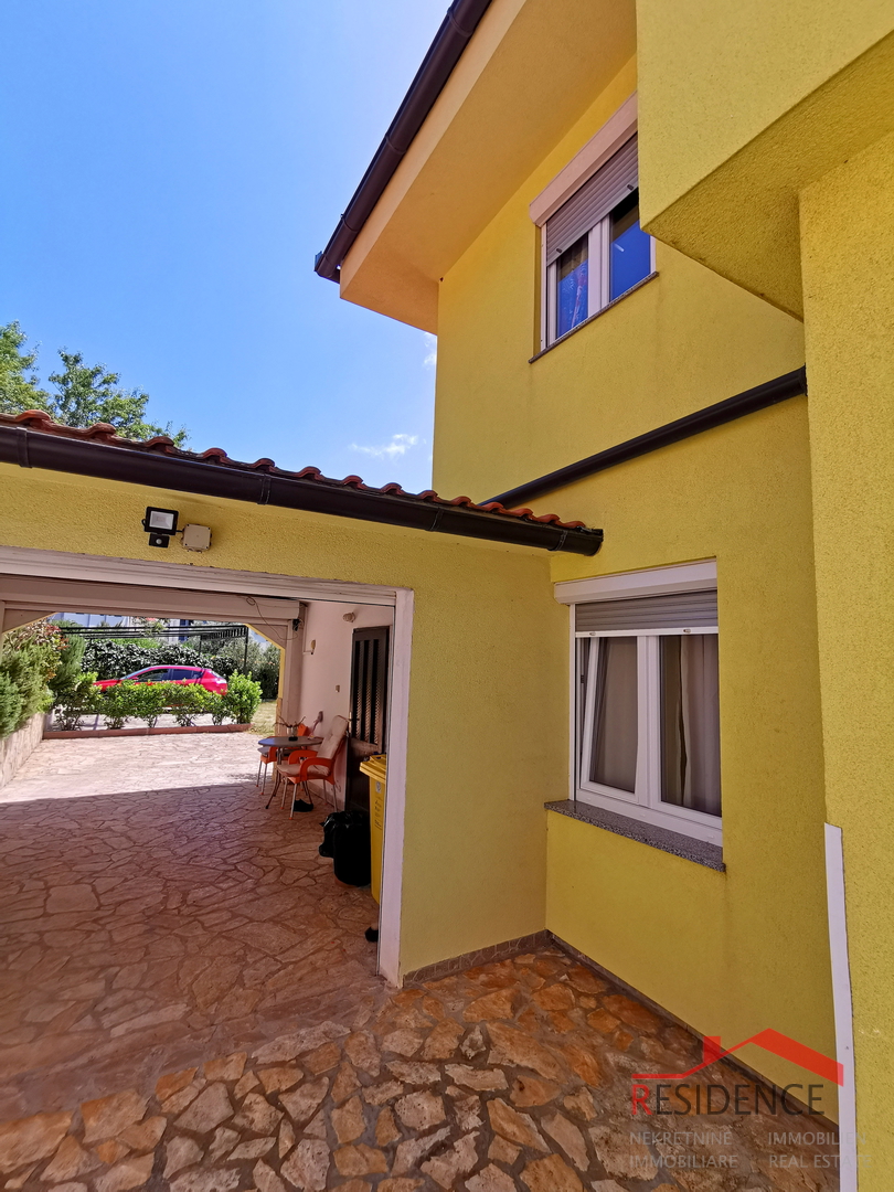 Medulin, casa con 4 appartamenti e piscina