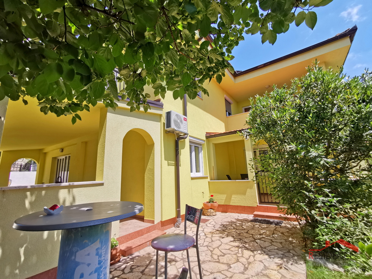 Medulin, casa con 4 appartamenti e piscina