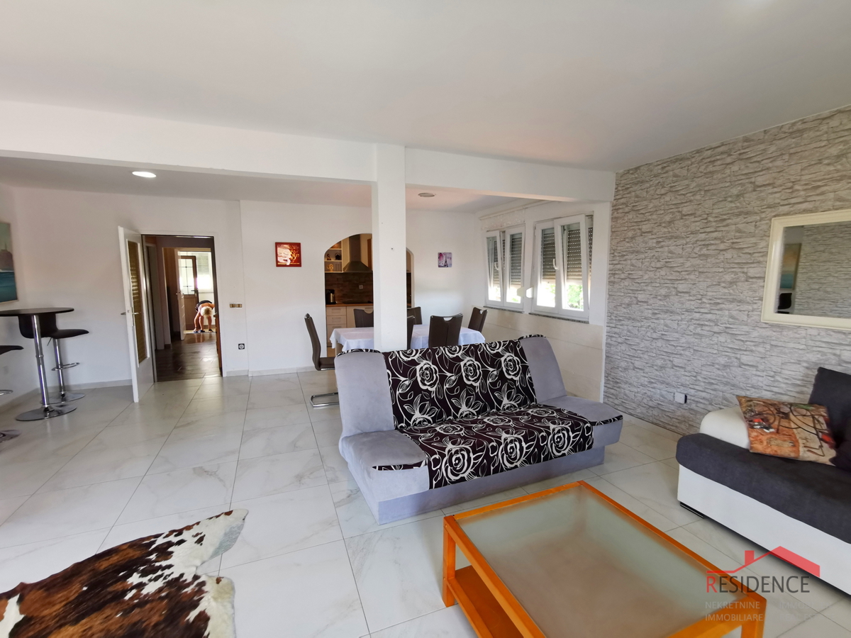 Medulin, casa con 4 appartamenti e piscina