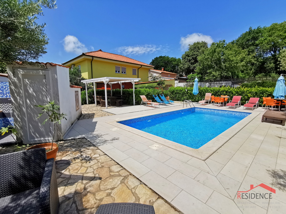 Medulin, casa con 4 appartamenti e piscina