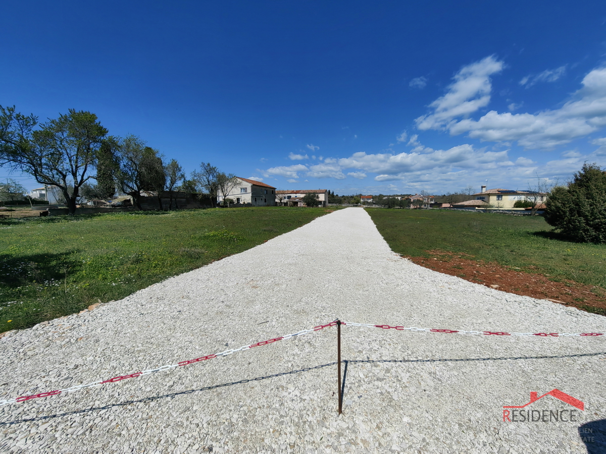 Dinjano-dintorni, bel terreno edificabile