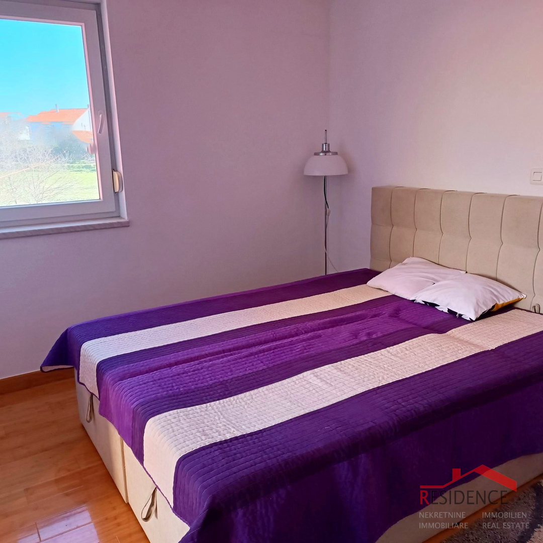 Valbandon, appartamento al primo piano, 2 posti auto