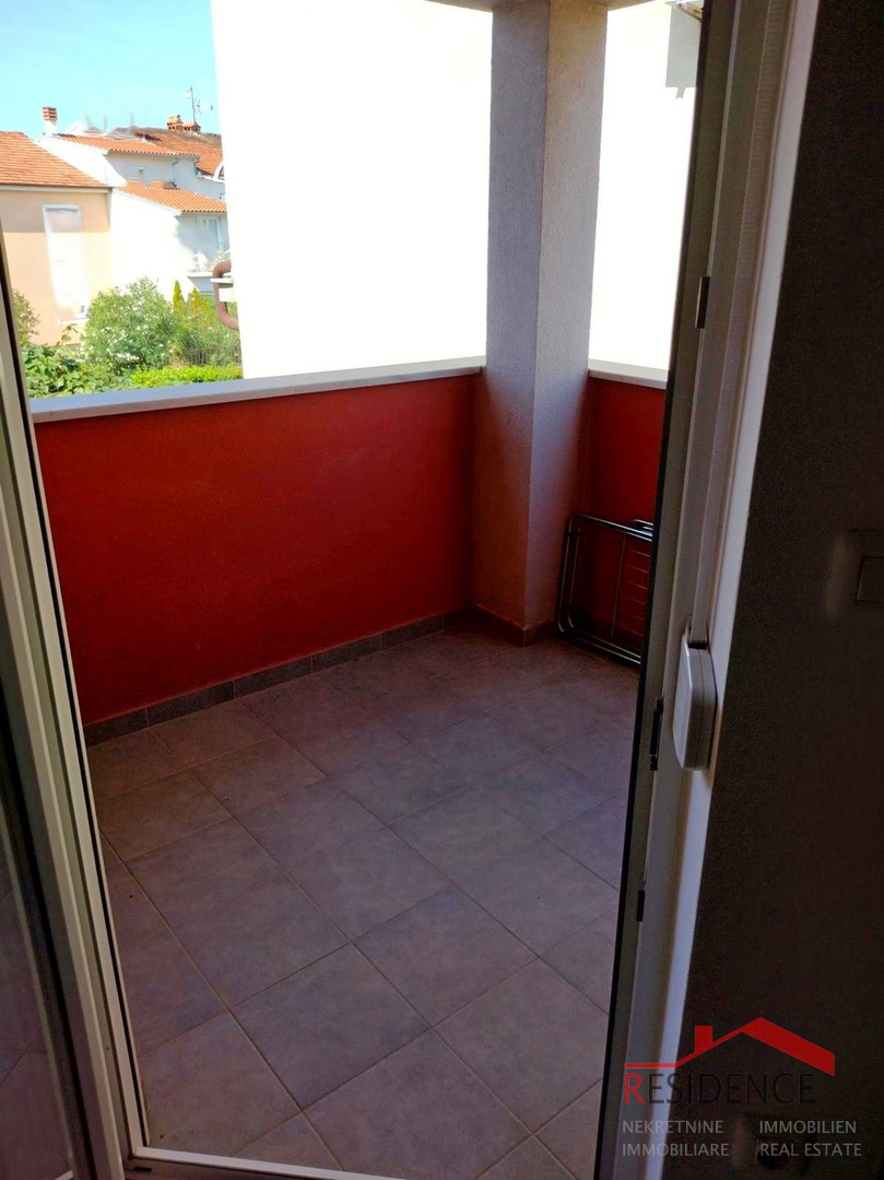 Valbandon, appartamento al primo piano, 2 posti auto