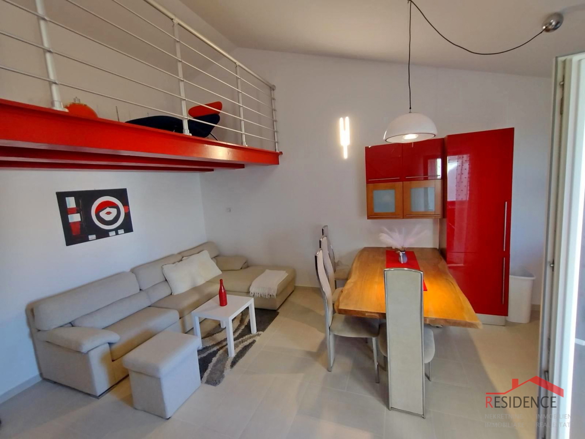 Valbandon, appartamento al primo piano, 2 posti auto