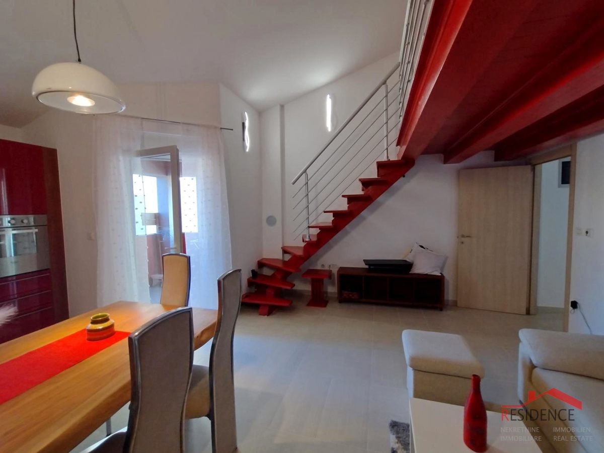 Valbandon, appartamento al primo piano, 2 posti auto