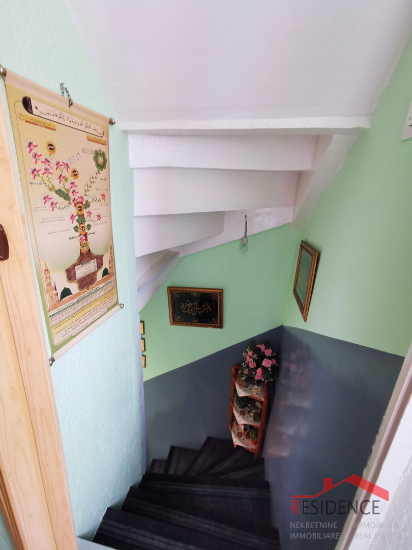 Dignano, casa in pietra, ultima in fila, su 3 piani