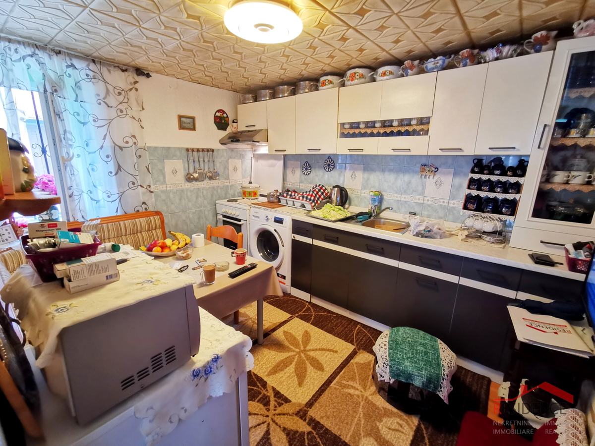 Dignano, casa in pietra, ultima in fila, su 3 piani