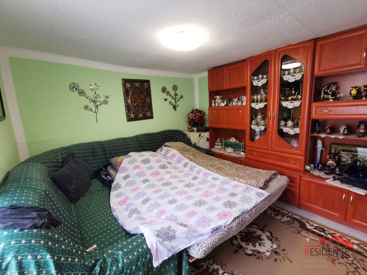 Dignano, casa in pietra, ultima in fila, su 3 piani