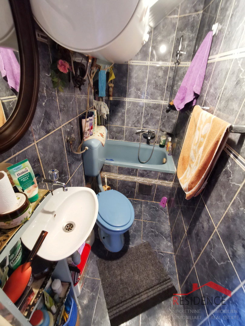 Dignano, casa in pietra, ultima in fila, su 3 piani