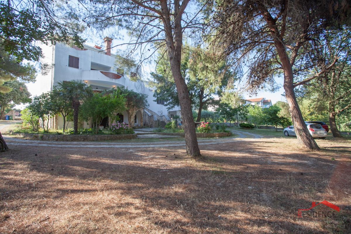 BANJOLE, CASA INDIPENDENTE CON AMPIO GIARDINO