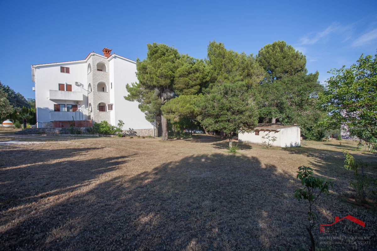 BANJOLE, CASA INDIPENDENTE CON AMPIO GIARDINO