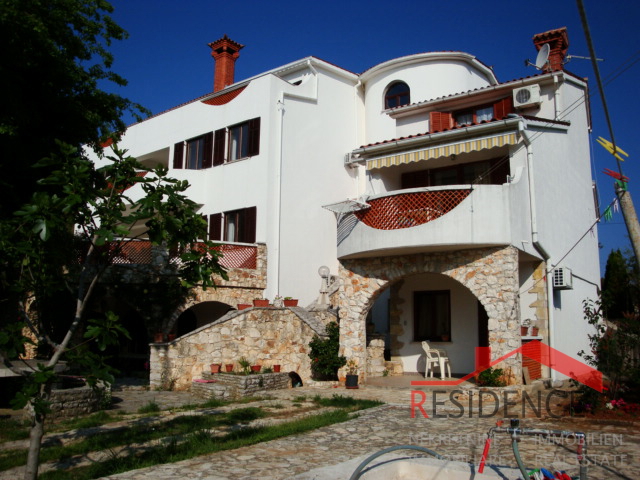 BANJOLE, CASA INDIPENDENTE CON AMPIO GIARDINO